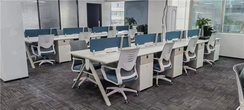 开放式办公工位