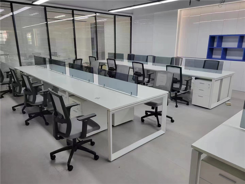 开放式办公工位