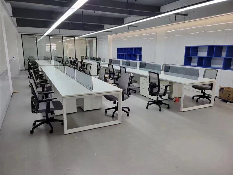 开放式办公工位