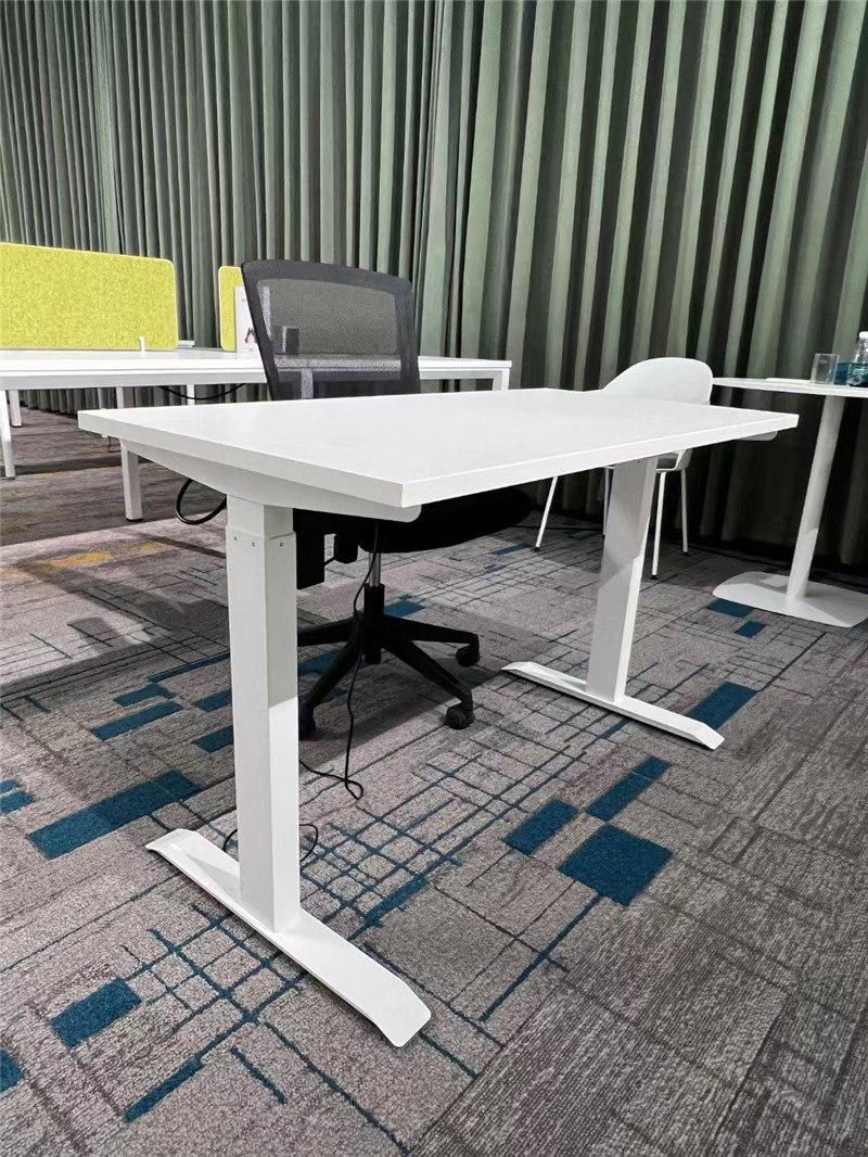 开放式办公工位