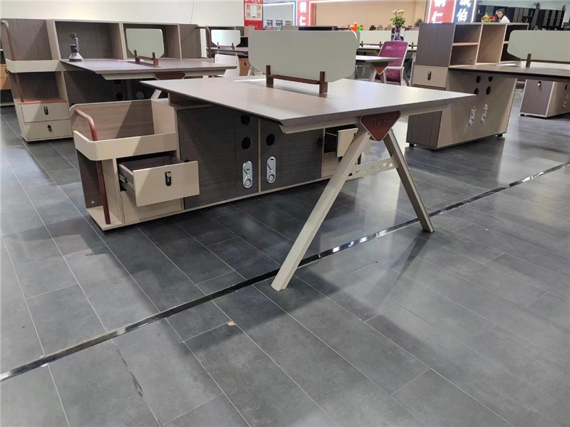 开放式办公工位