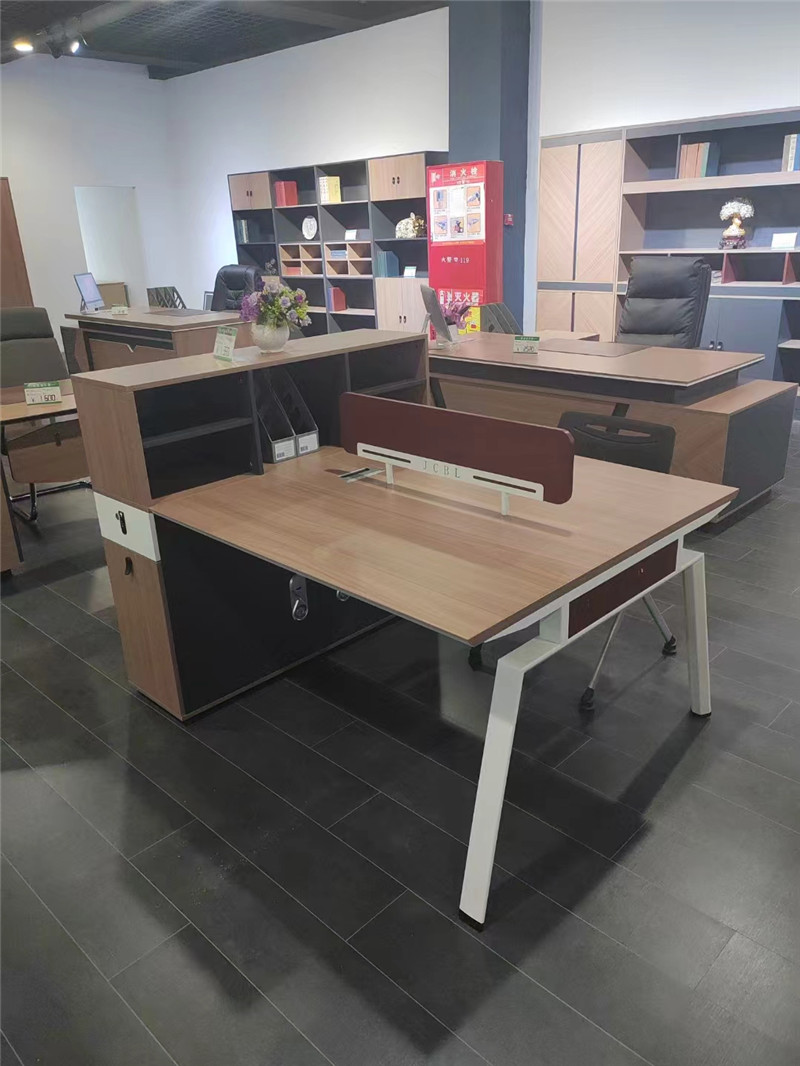 开放式办公工位